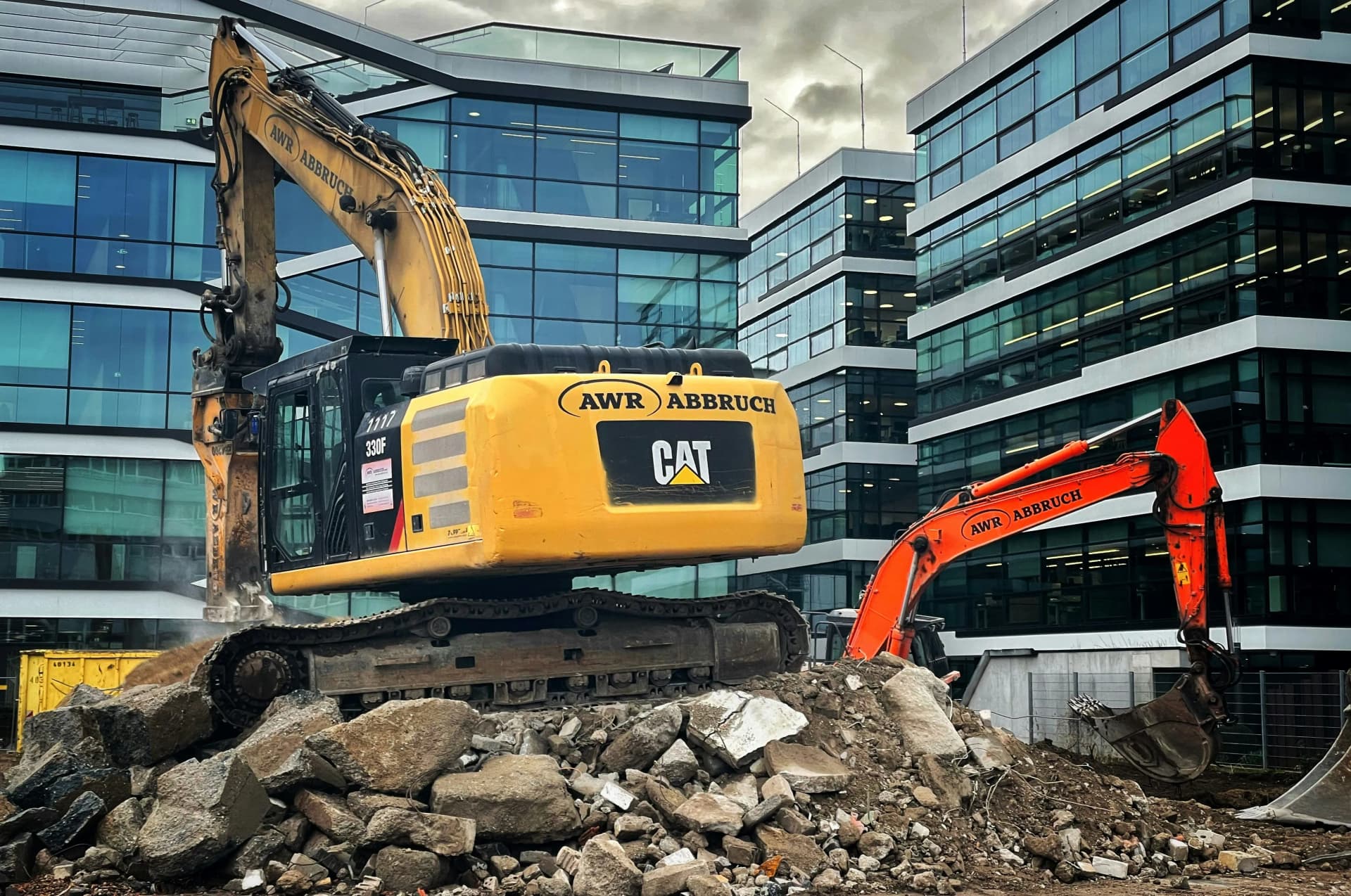 Controlled demolition of an industrial structure using specialist equipment