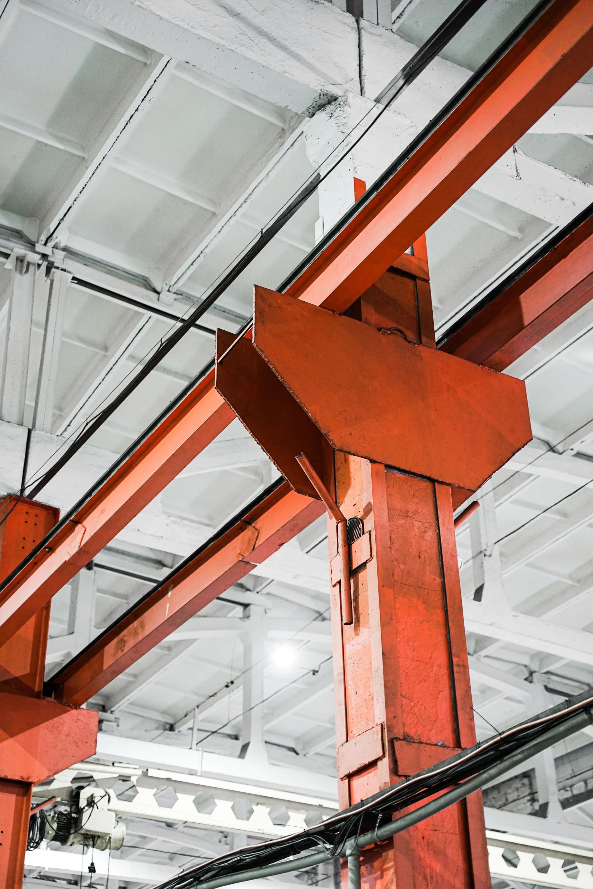 Structural steelwork protected with intumescent coating