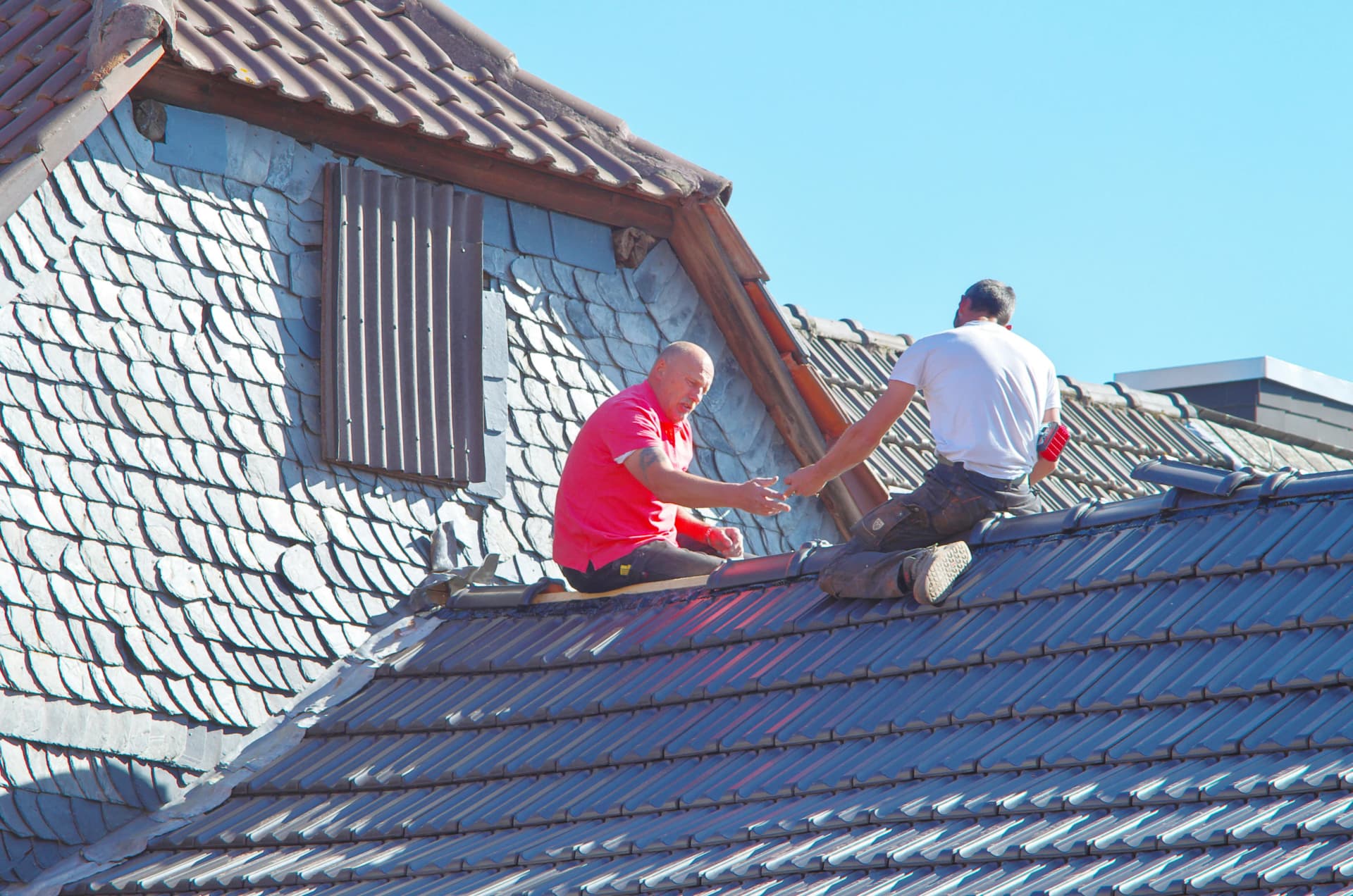 Safe access setup for planned roof maintenance and repair work